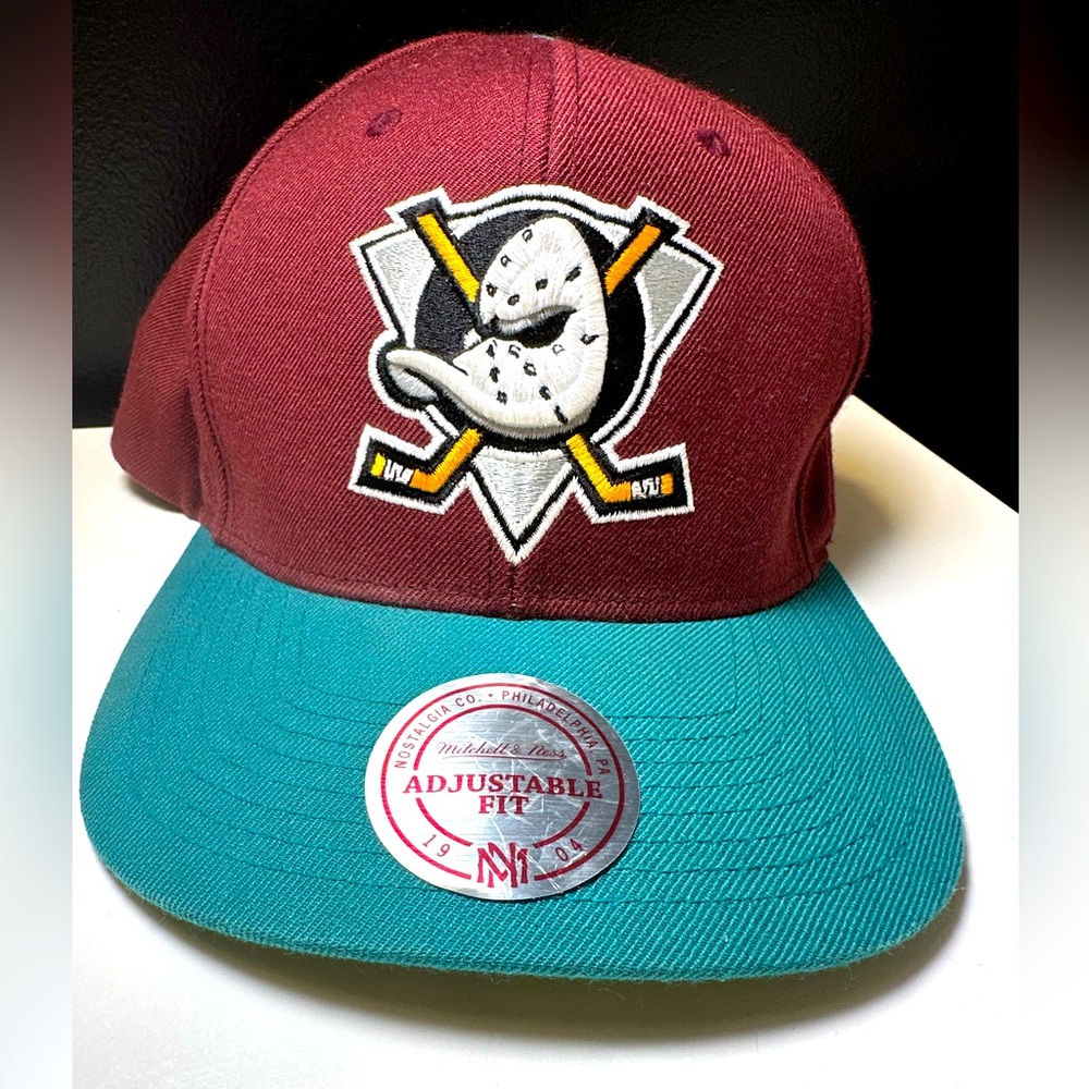 Anaheim Mighty Ducks ajustable fit SnapBack hockey hat (mitchell&ness).